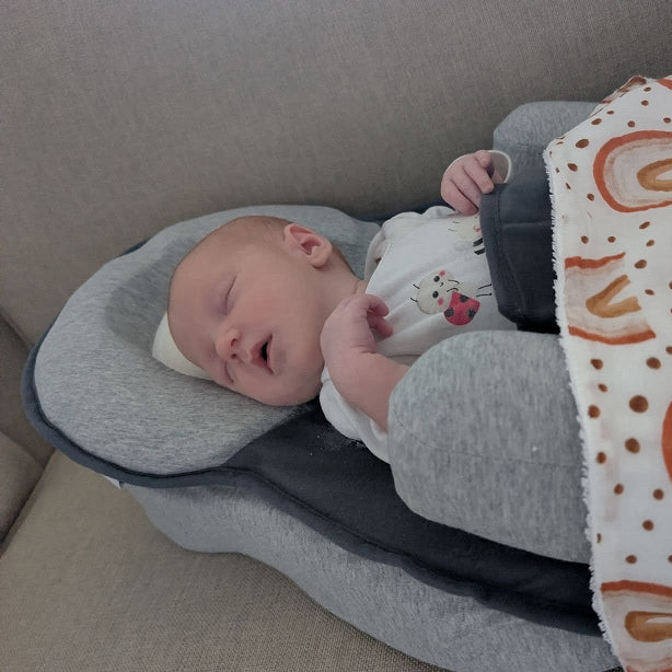 Parent tenant bébé